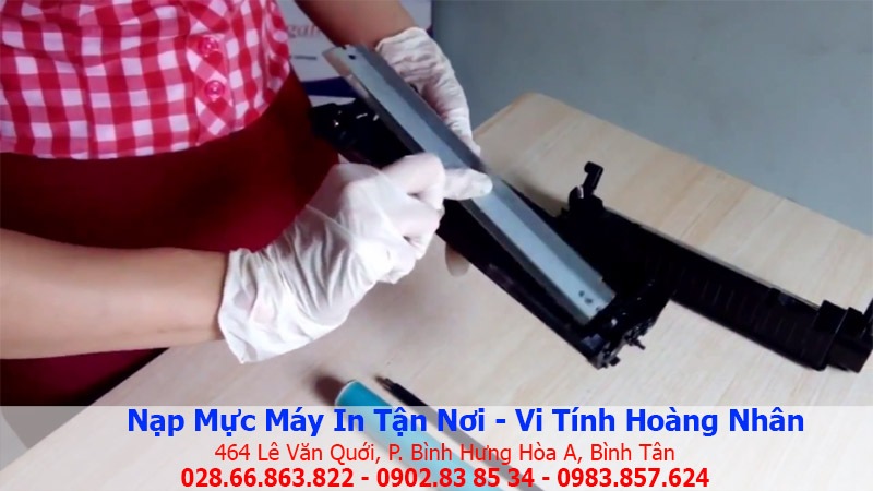 lấy thanh gạt lớn ra ngoài